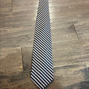 Brooks Brothers Classic Navy and White Diagonal Tie